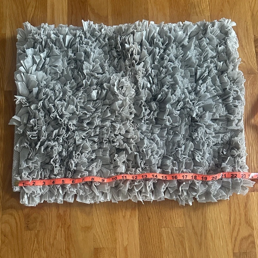 Bathroom rug in light grayish/taupe in color